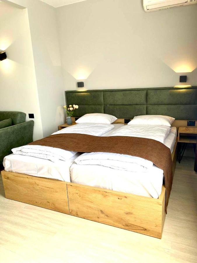 Апарт-Отель Nine Rooms Erevan Esterno foto